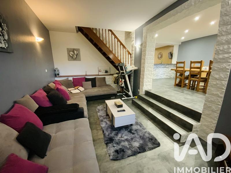 Maison - 211 m² - 6 pièces