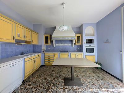 Maison - 260 m² - 9 pièces