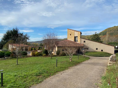 Maison - 202 m² - 7 pièces