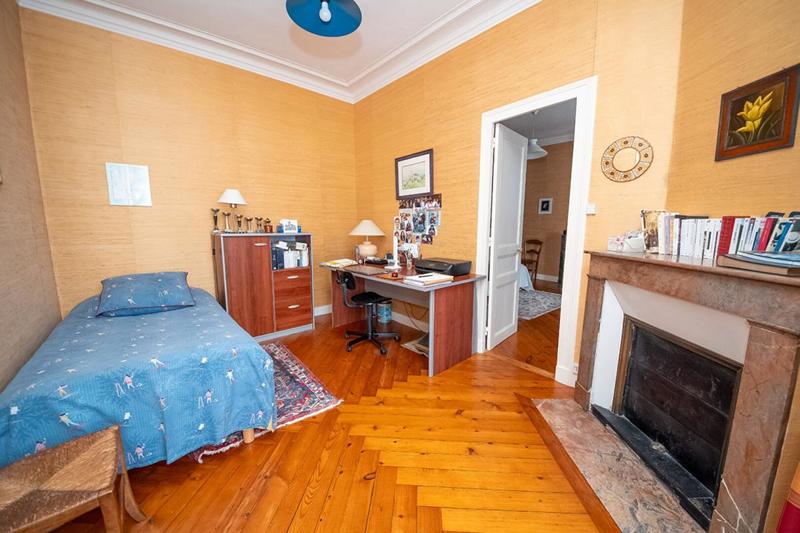 Maison - 250 m² - 9 pièces