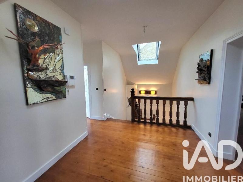 Maison - 240 m² - 9 pièces