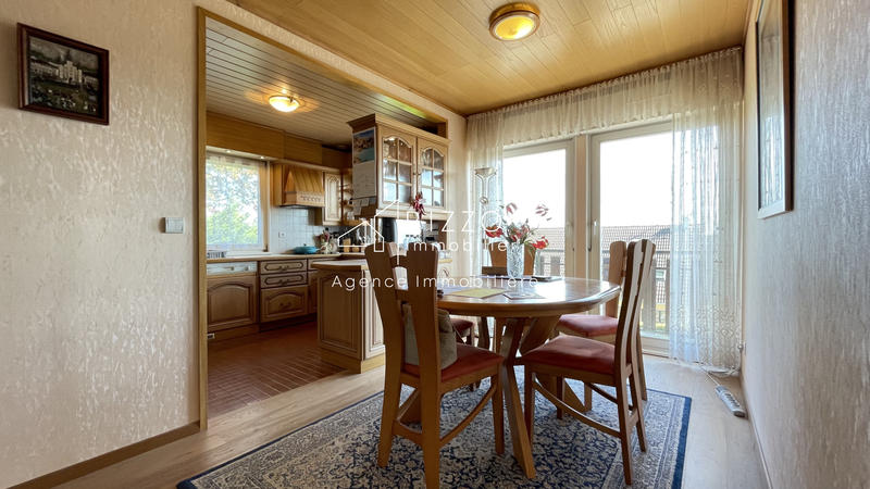 Maison - 246 m² - 9 pièces