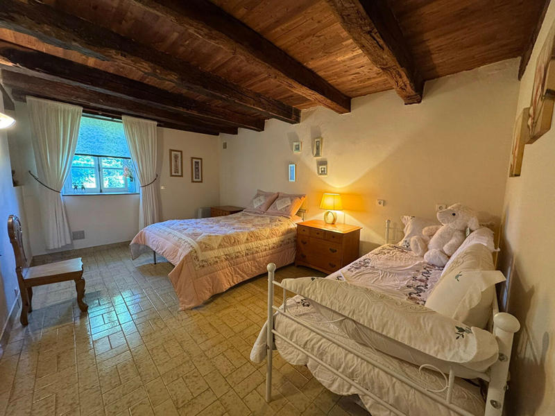 Maison - 240 m² - 8 pièces