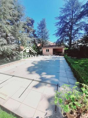 Maison - 208 m² - 8 pièces