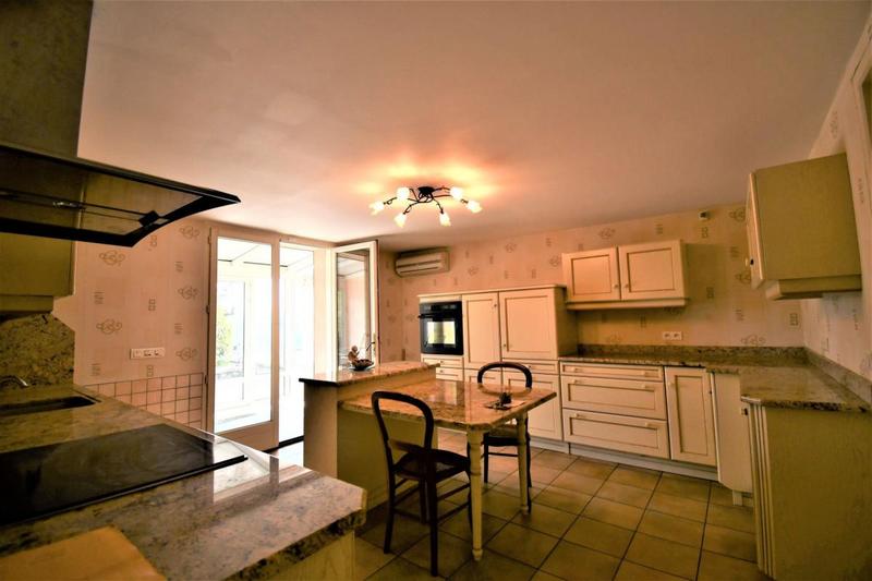 Propriété - 287 m² - 8 pièces