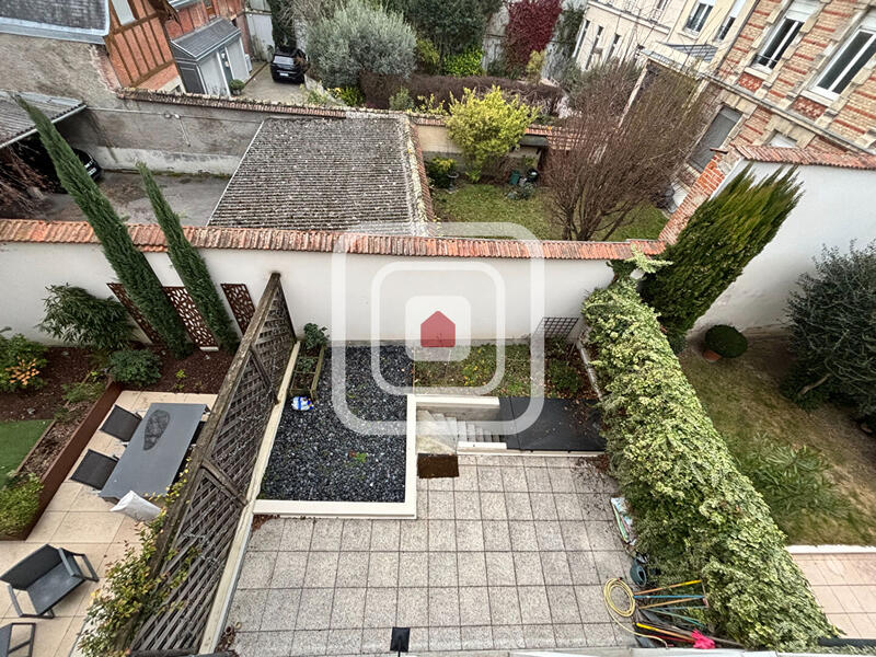 Maison - 201 m² - 7 pièces