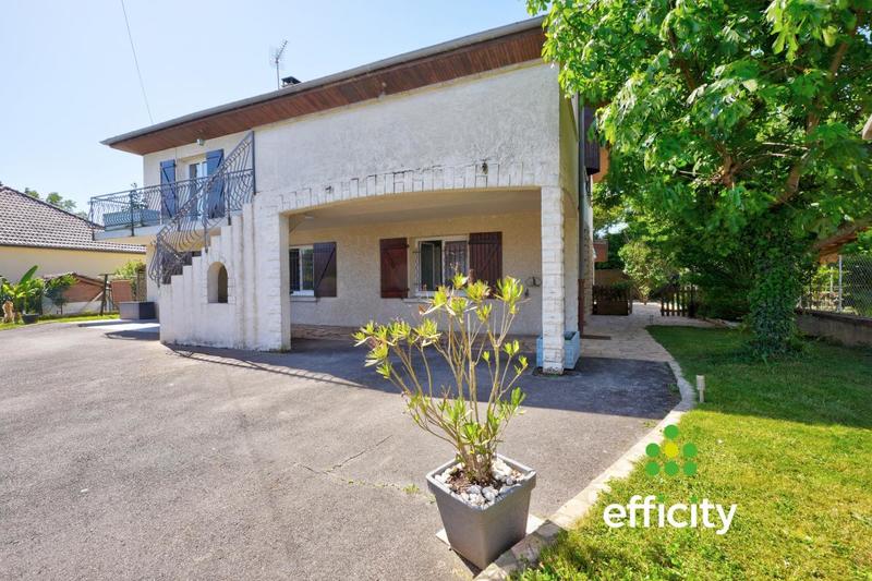 Maison - 200 m² - 7 pièces