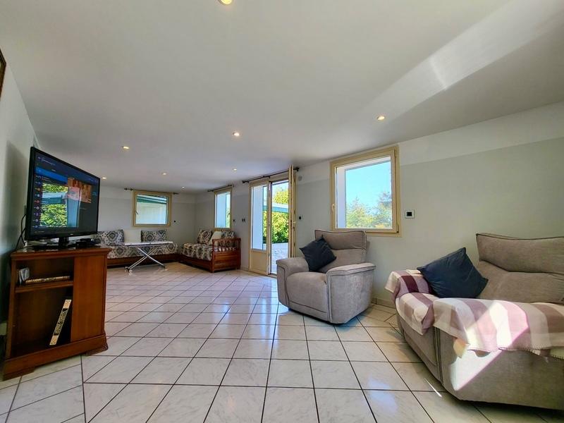 Maison - 272 m² - 11 pièces