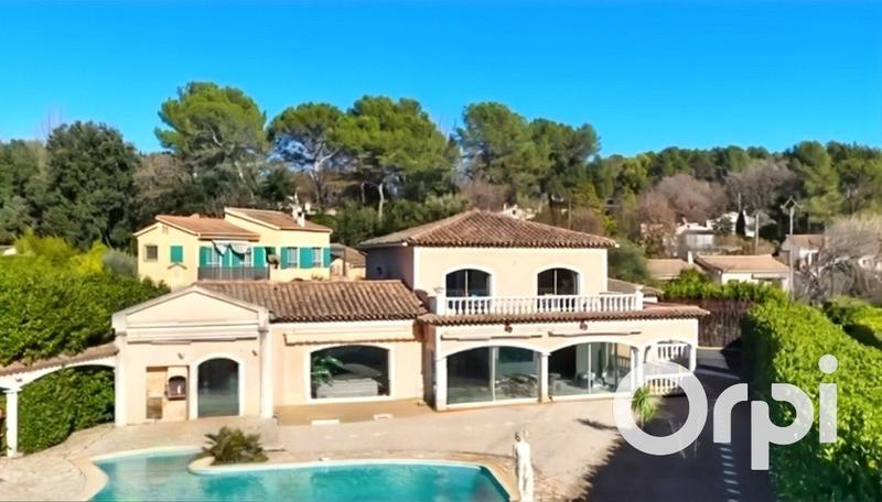 Villa - 243 m² - 6 pièces