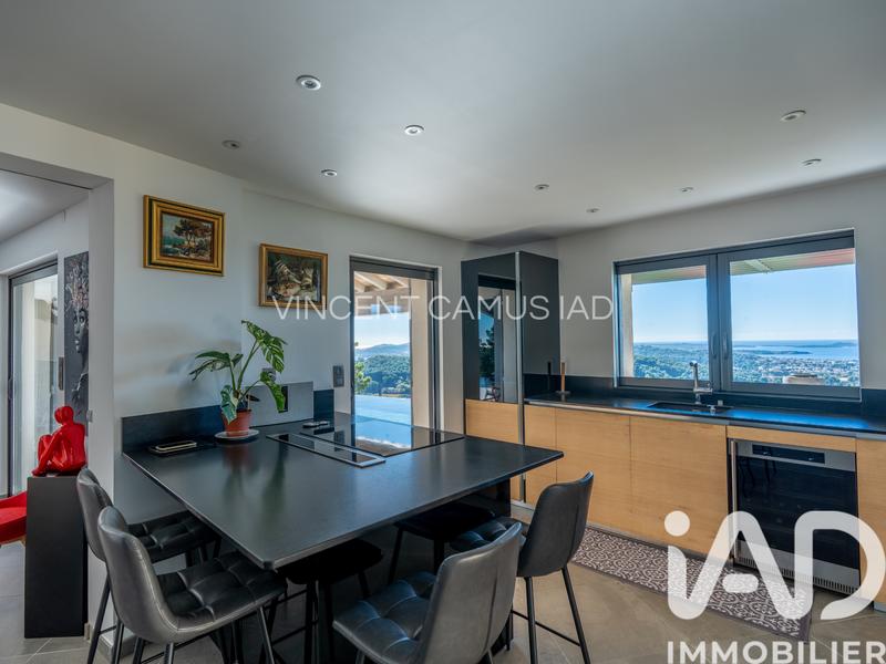 Maison - 270 m² - 7 pièces