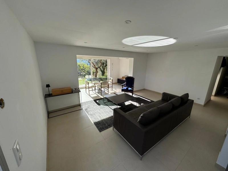 Maison - 260 m² - 8 pièces