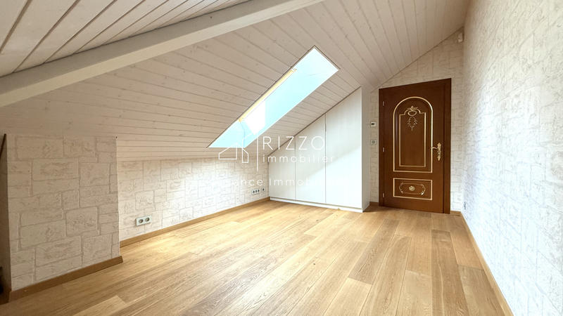 Maison - 450 m² - 20 pièces