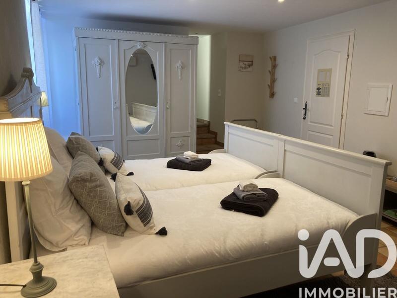 Maison - 896 m² - 27 pièces