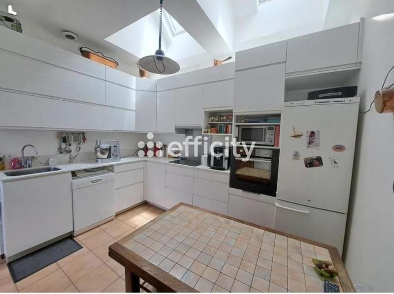 Maison - 182 m² - 8 pièces