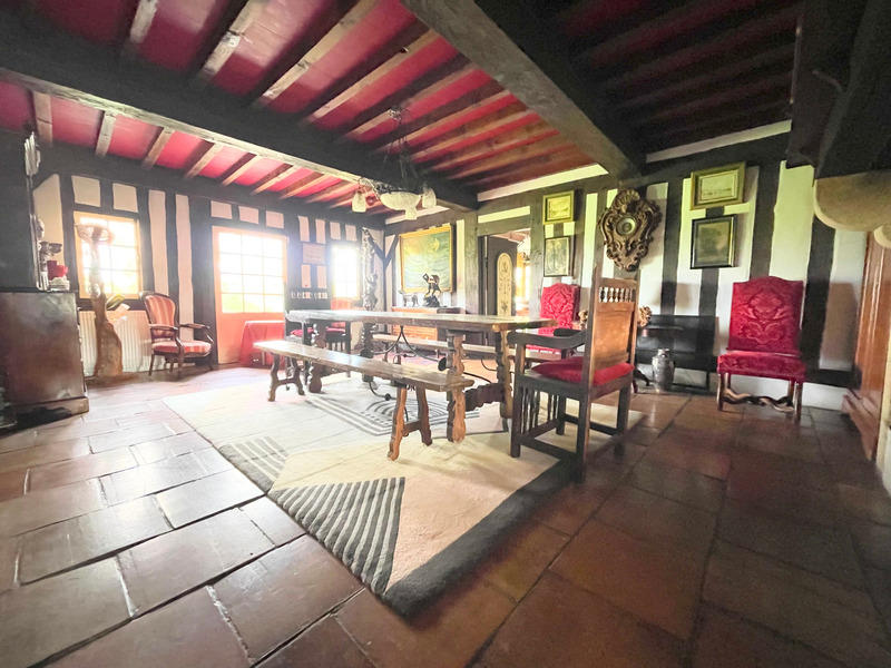 Propriété - 265 m² - 6 pièces