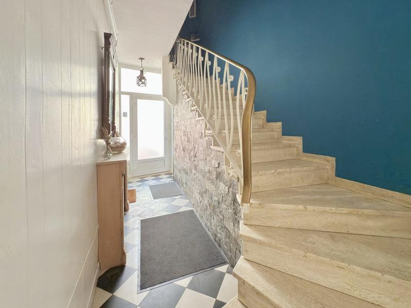 Maison ancienne - 290 m² - 12 pièces