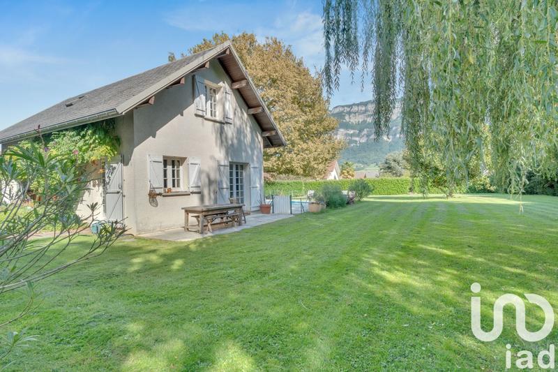 Maison - 285 m² - 9 pièces