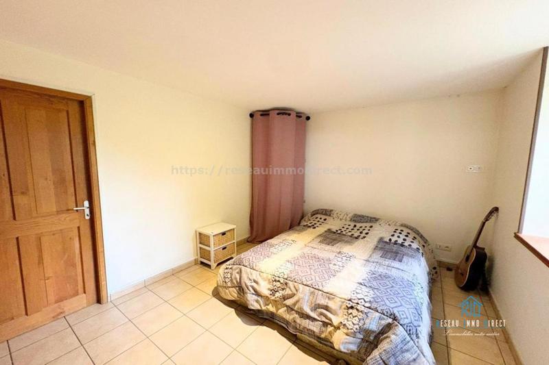 Propriété - 242 m² - 6 pièces