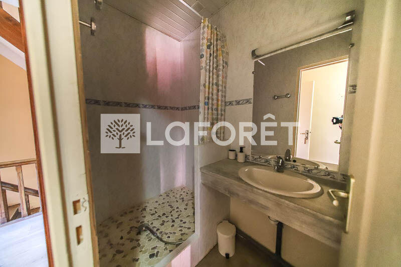 Maison - 828 m² - 30 pièces