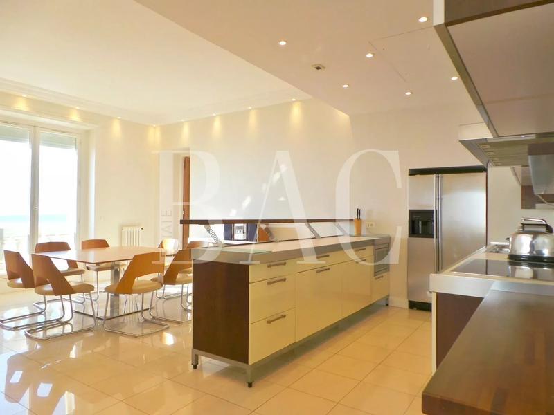 Appartement - 187 m² - 5 pièces