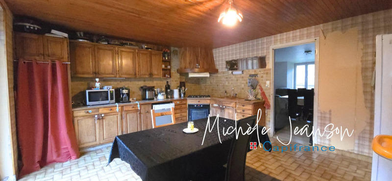 Maison en pierre - 199 m² - 9 pièces