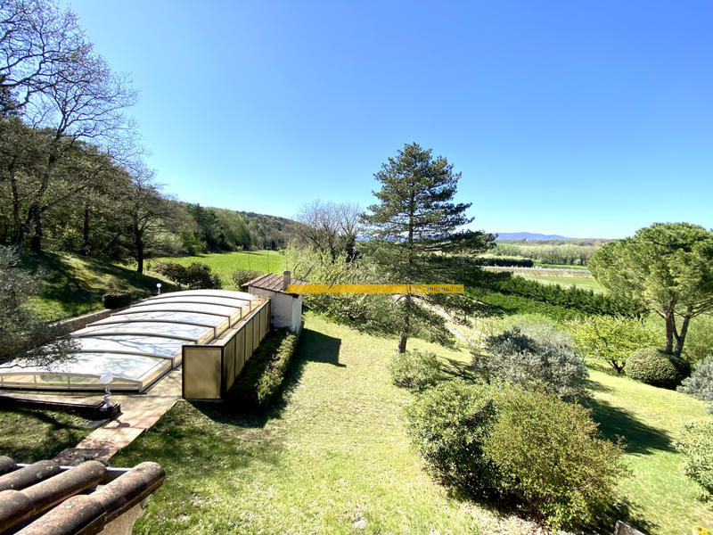 Maison - 285 m² - 9 pièces