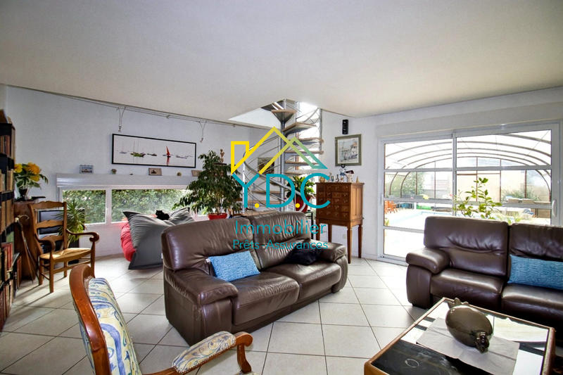 Maison - 205 m² - 8 pièces