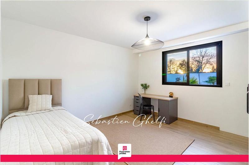 Maison - 202 m² - 7 pièces