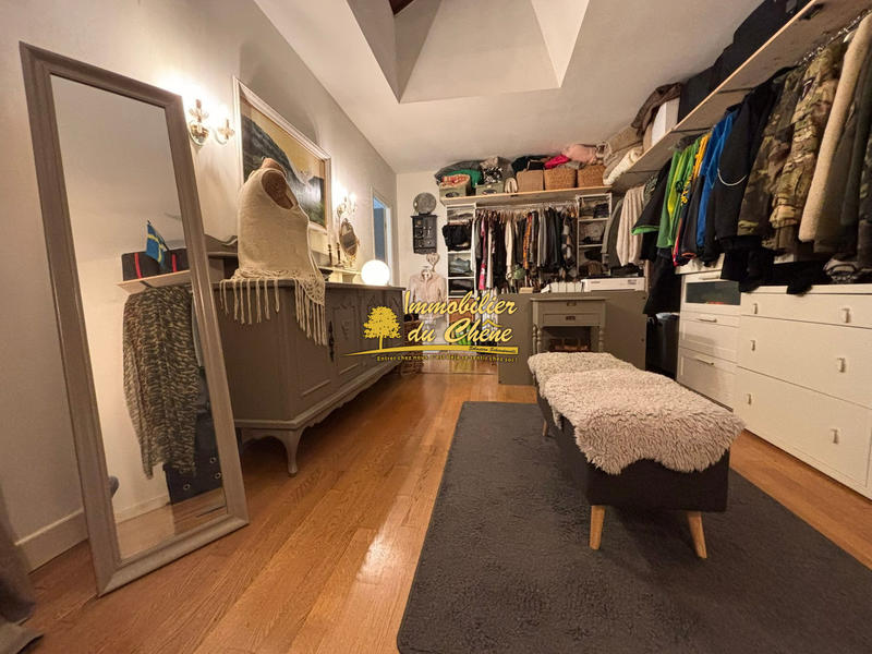 Maison - 200 m² - 9 pièces