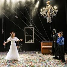 Une Pièce Sous Influence