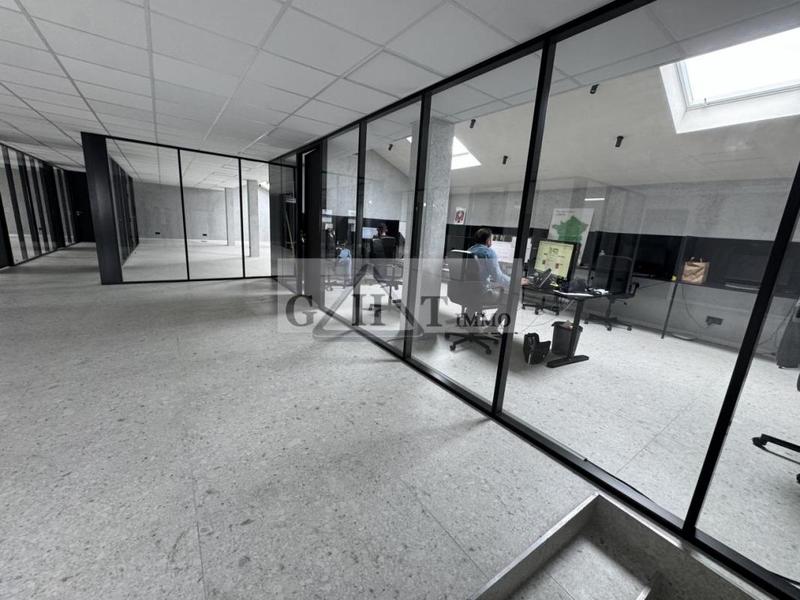 Entrepôt - 617 m²