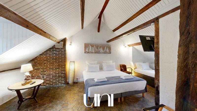 Propriété - 260 m² - 10 pièces