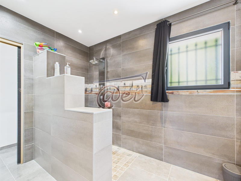 Villa - 224 m² - 6 pièces