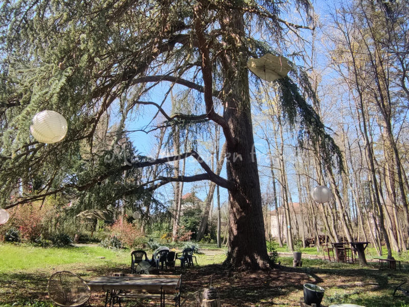 Maison - 585 m² - 12 pièces