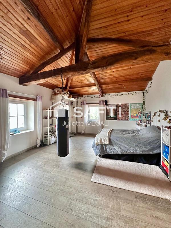 Maison - 379 m² - 10 pièces