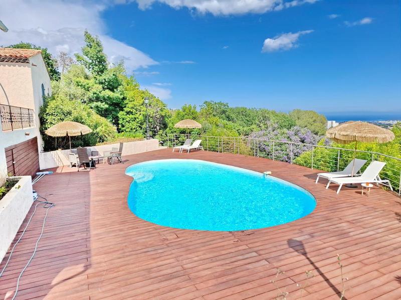 Villa - 270 m² - 6 pièces