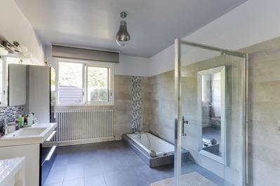 Villa - 300 m² - 8 pièces