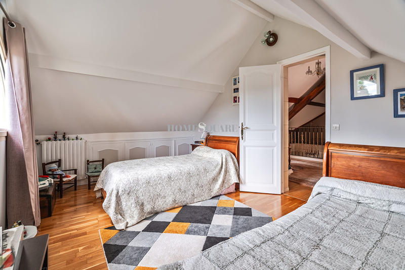 Maison - 193 m² - 10 pièces