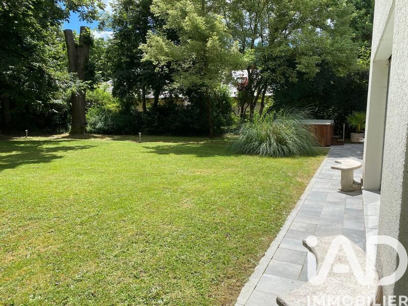 Maison - 245 m² - 9 pièces