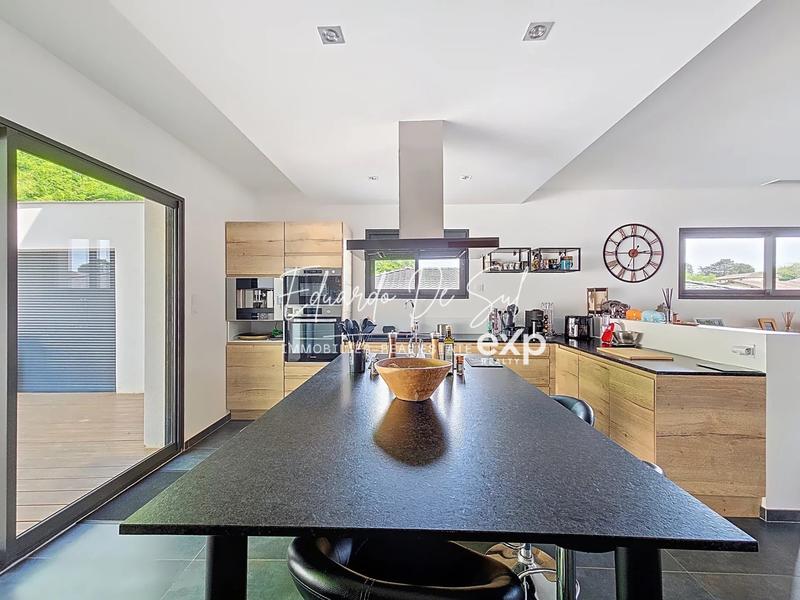 Maison - 142 m² - 5 pièces