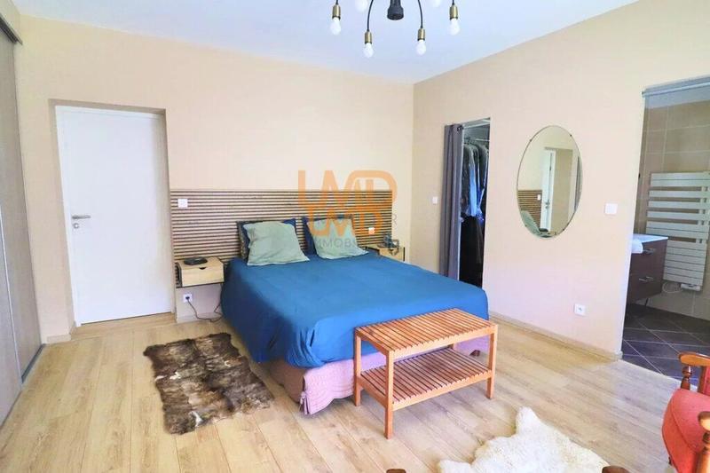 Propriété - 342 m² - 12 pièces