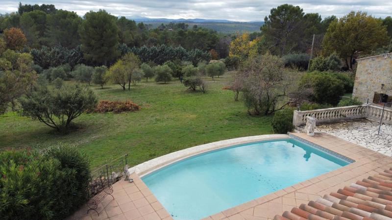 Villa - 245 m² - 10 pièces