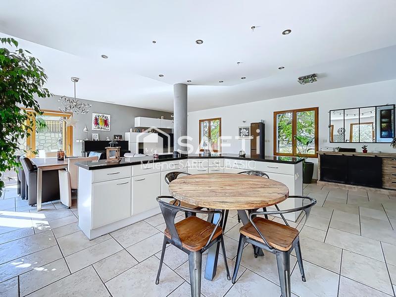 Maison - 161 m² - 5 pièces