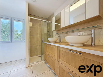 Maison - 261 m² - 11 pièces