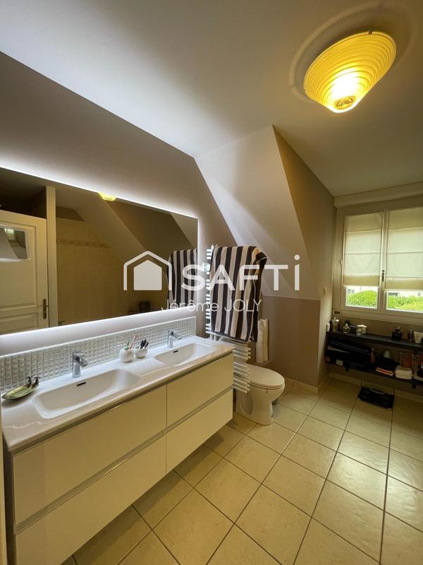 Maison - 256 m² - 9 pièces