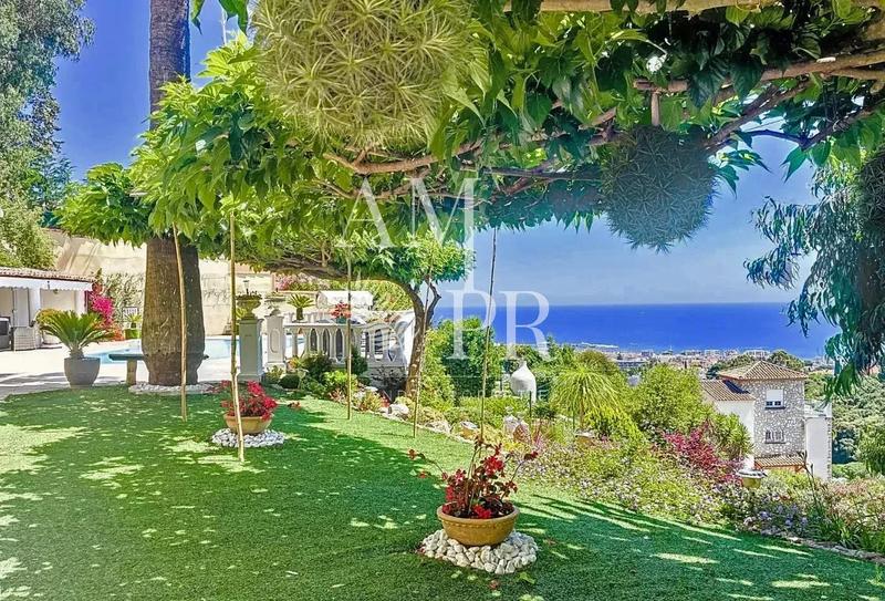 Villa - 230 m² - 9 pièces