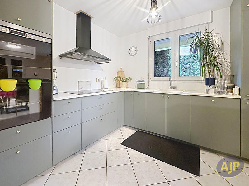 Maison - 143 m² - 6 pièces