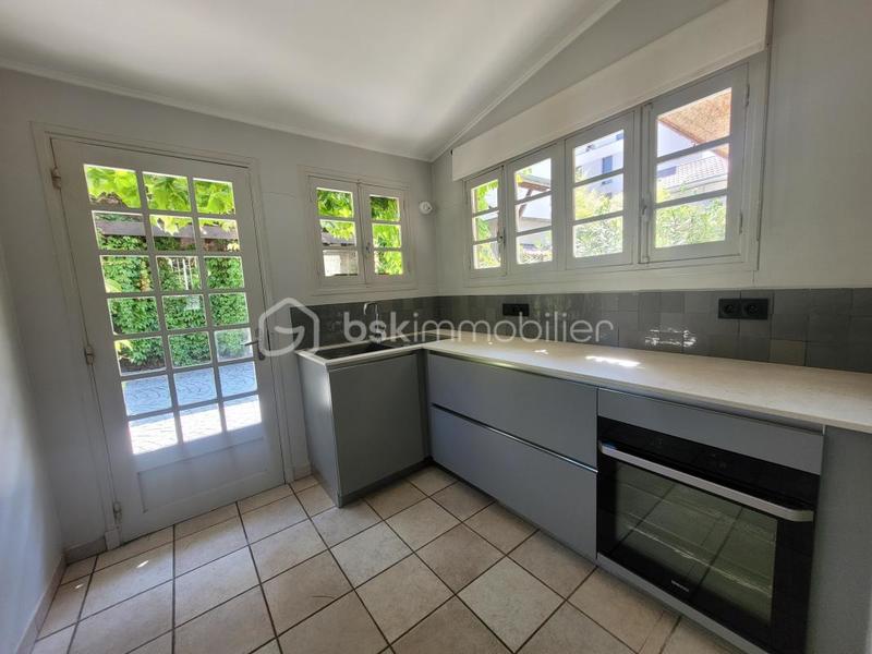 Demeure - 202 m² - 8 pièces