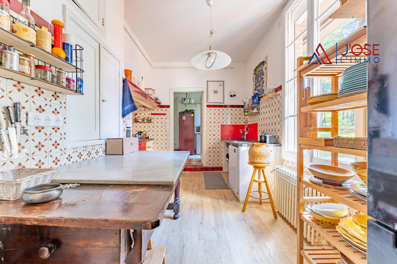 Maison - 328 m² - 11 pièces