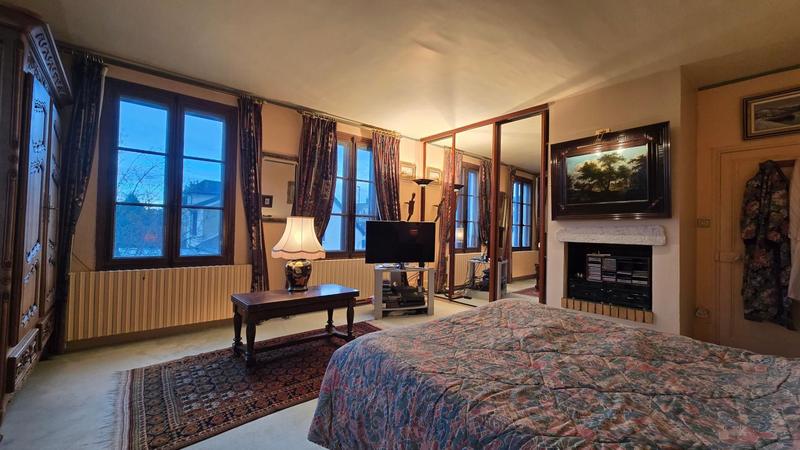 Maison - 202 m² - 7 pièces